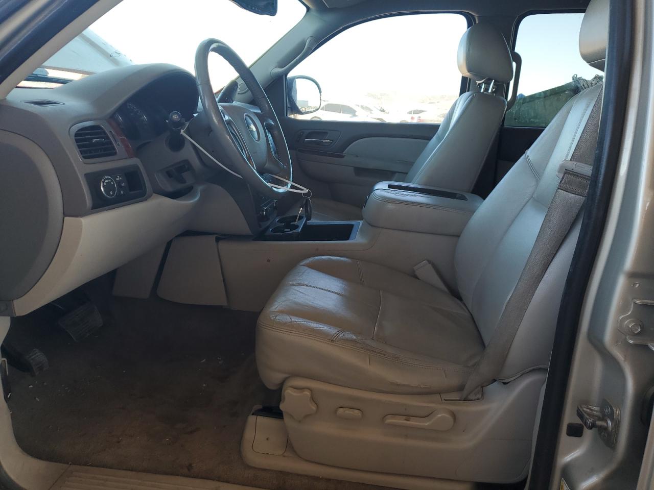 2014 Chevrolet Suburban - Image 7