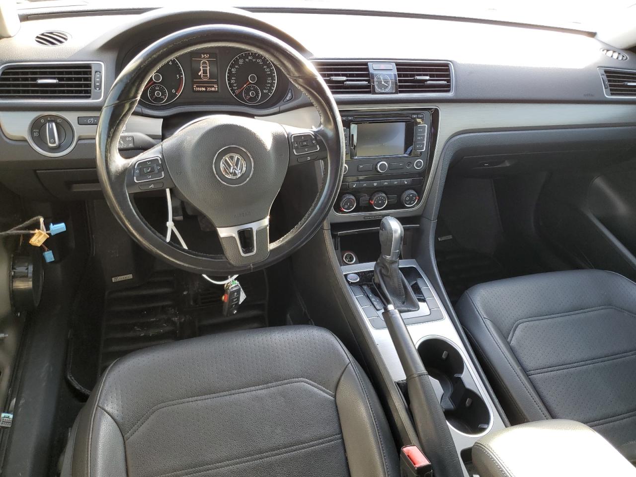 2015 Volkswagen Passat - Image 8