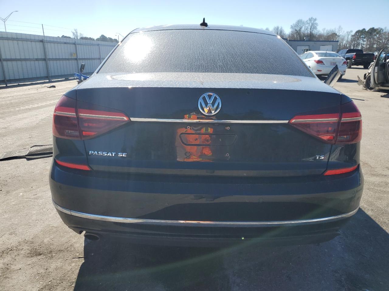 2017 Volkswagen Passat - Image 6