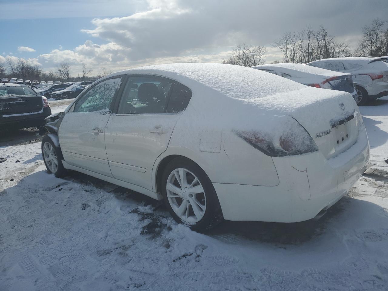 2010 Nissan Altima - Image 2