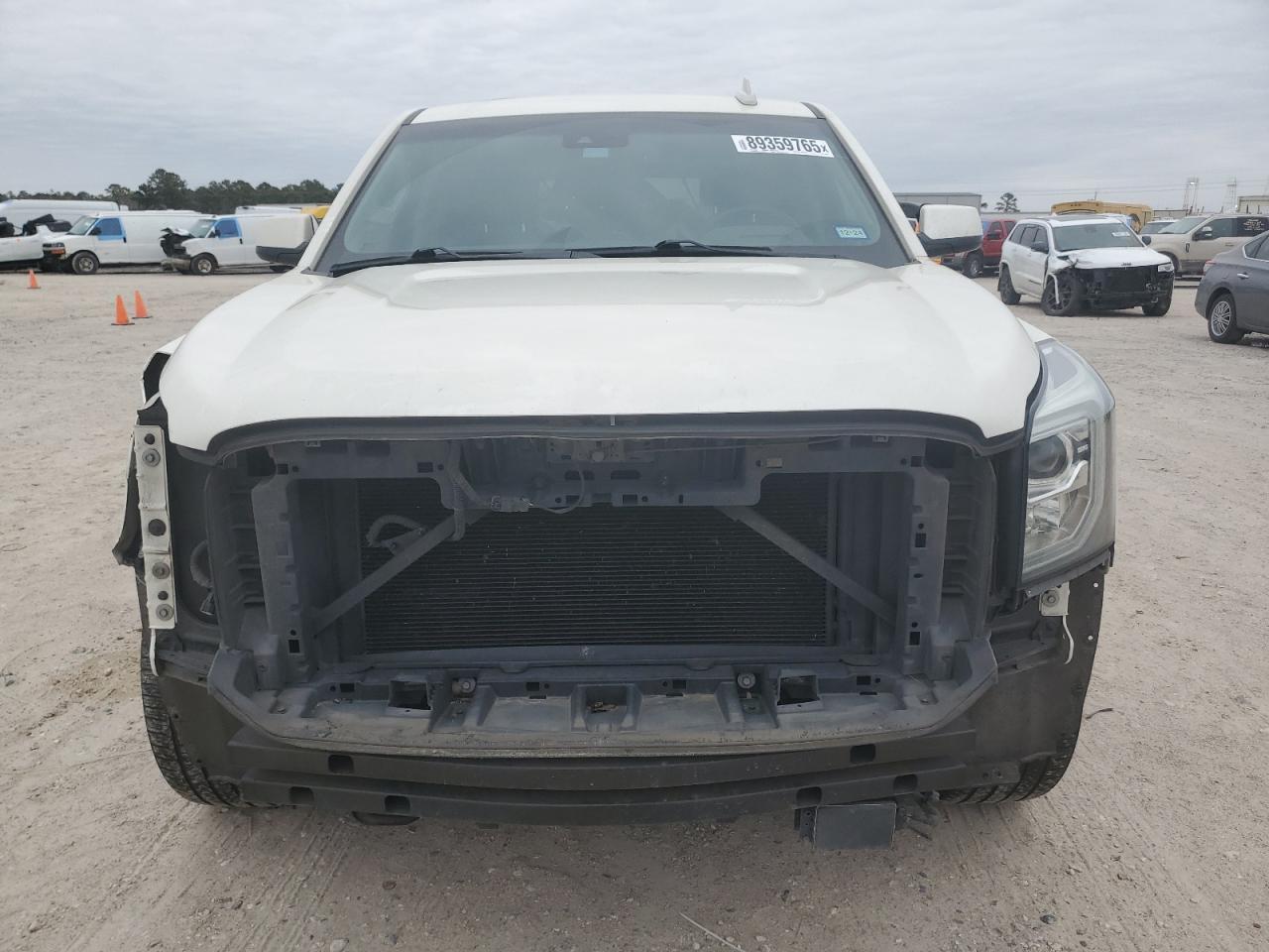 2015 GMC Yukon - Image 5