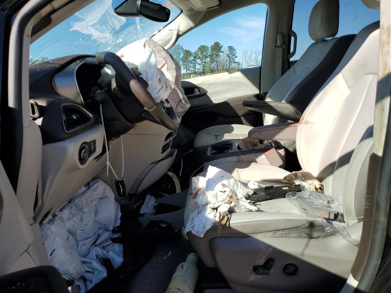 2017 Chrysler Pacifica - Image 7