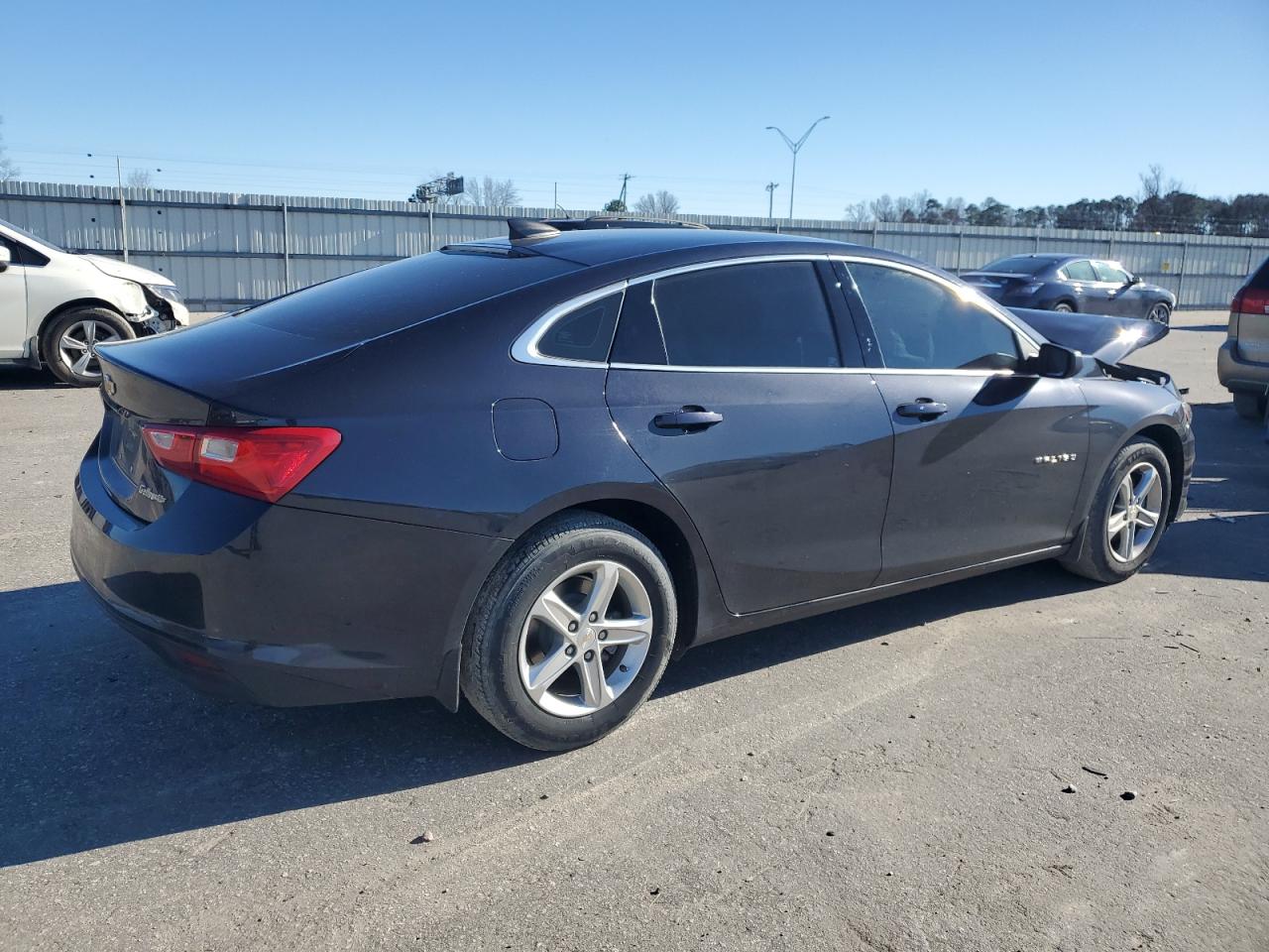 2022 Chevrolet Malibu - Image 3