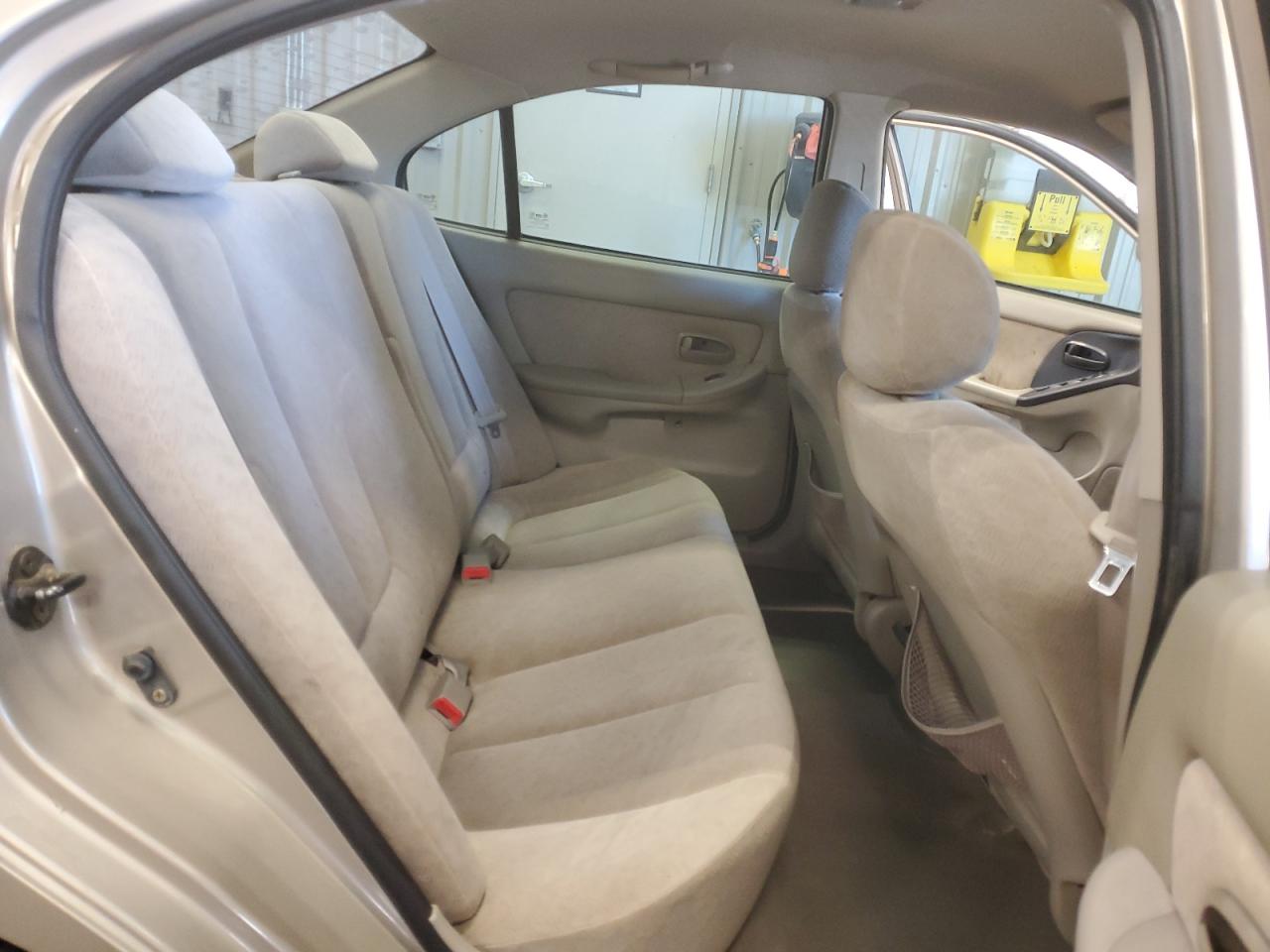 2005 Hyundai Elantra - Image 11