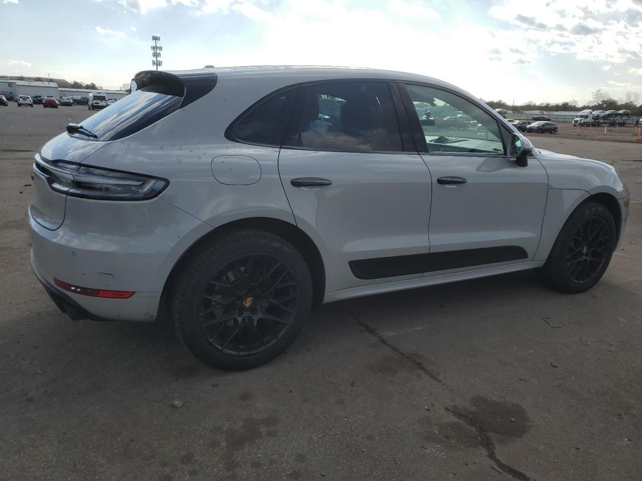 2021 Porsche Macan - Image 3