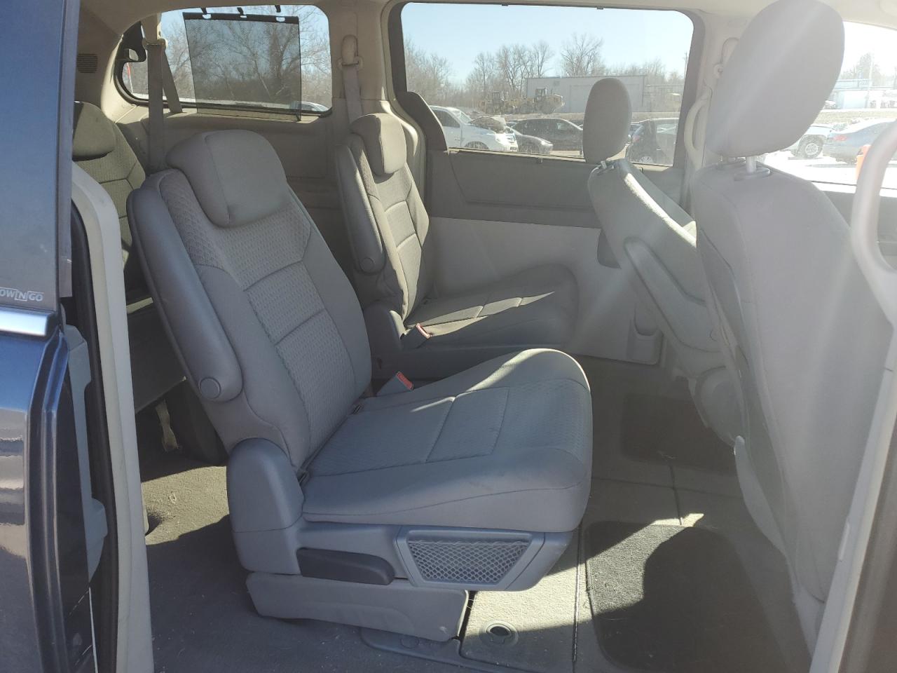 2008 Chrysler Town & Country - Image 11