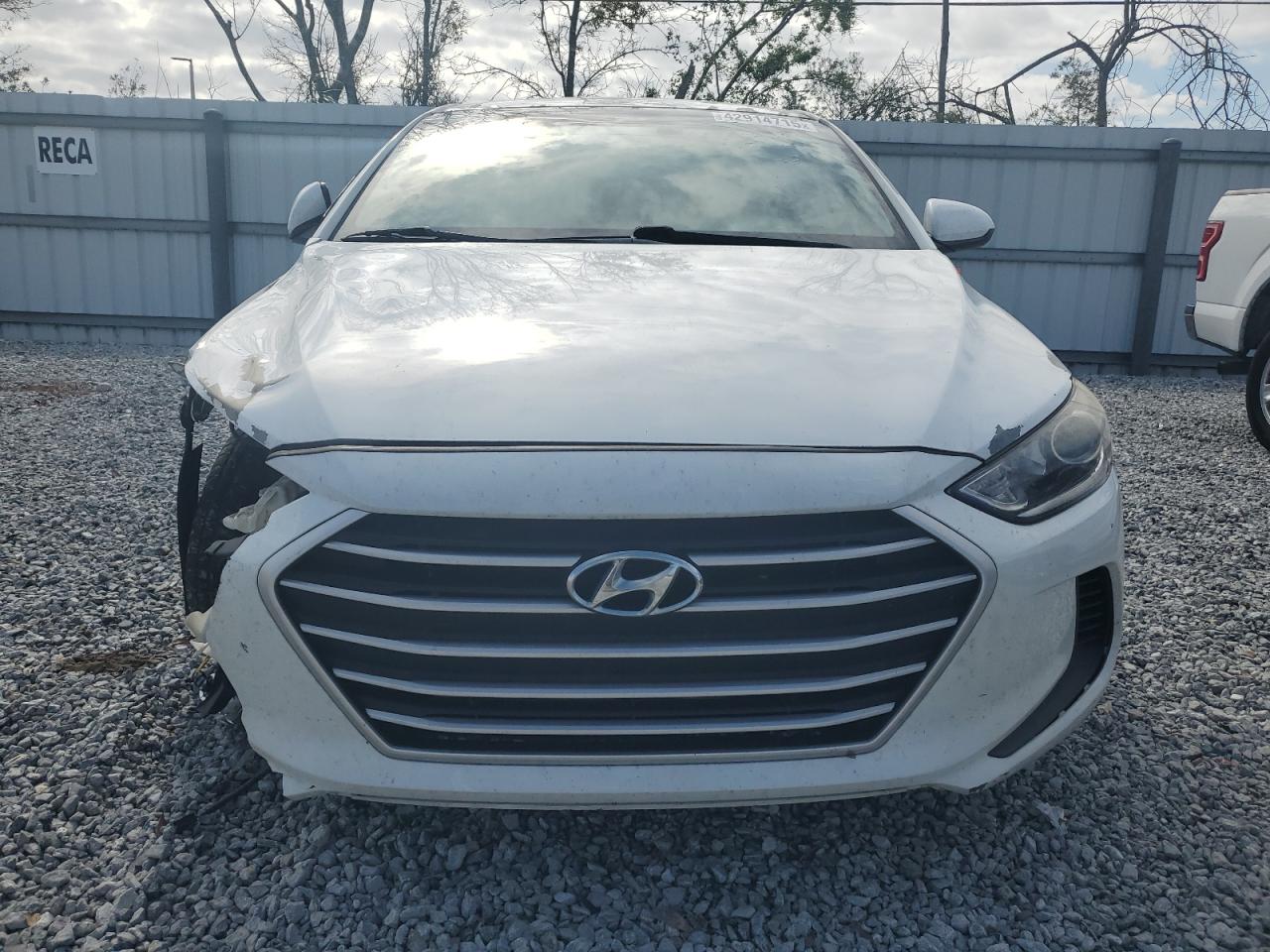 2018 Hyundai Elantra - Image 5