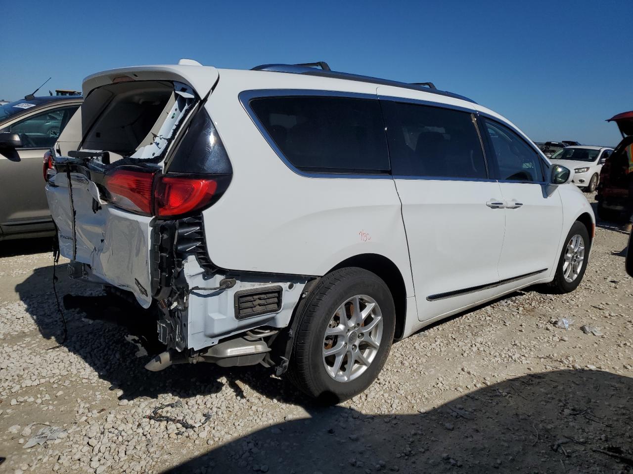 2020 Chrysler Pacifica - Image 3