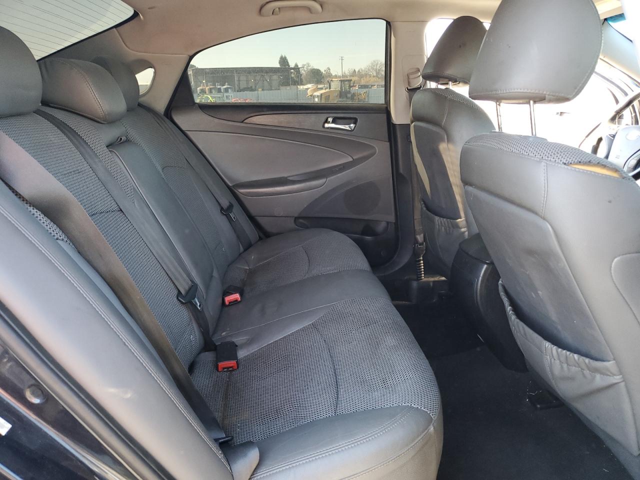 2011 Hyundai Sonata - Image 10