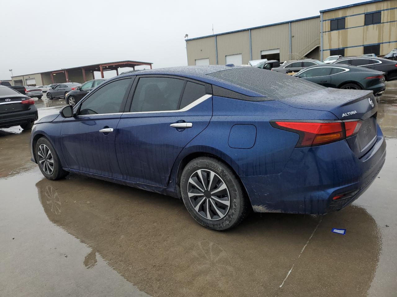 2020 Nissan Altima - Image 2