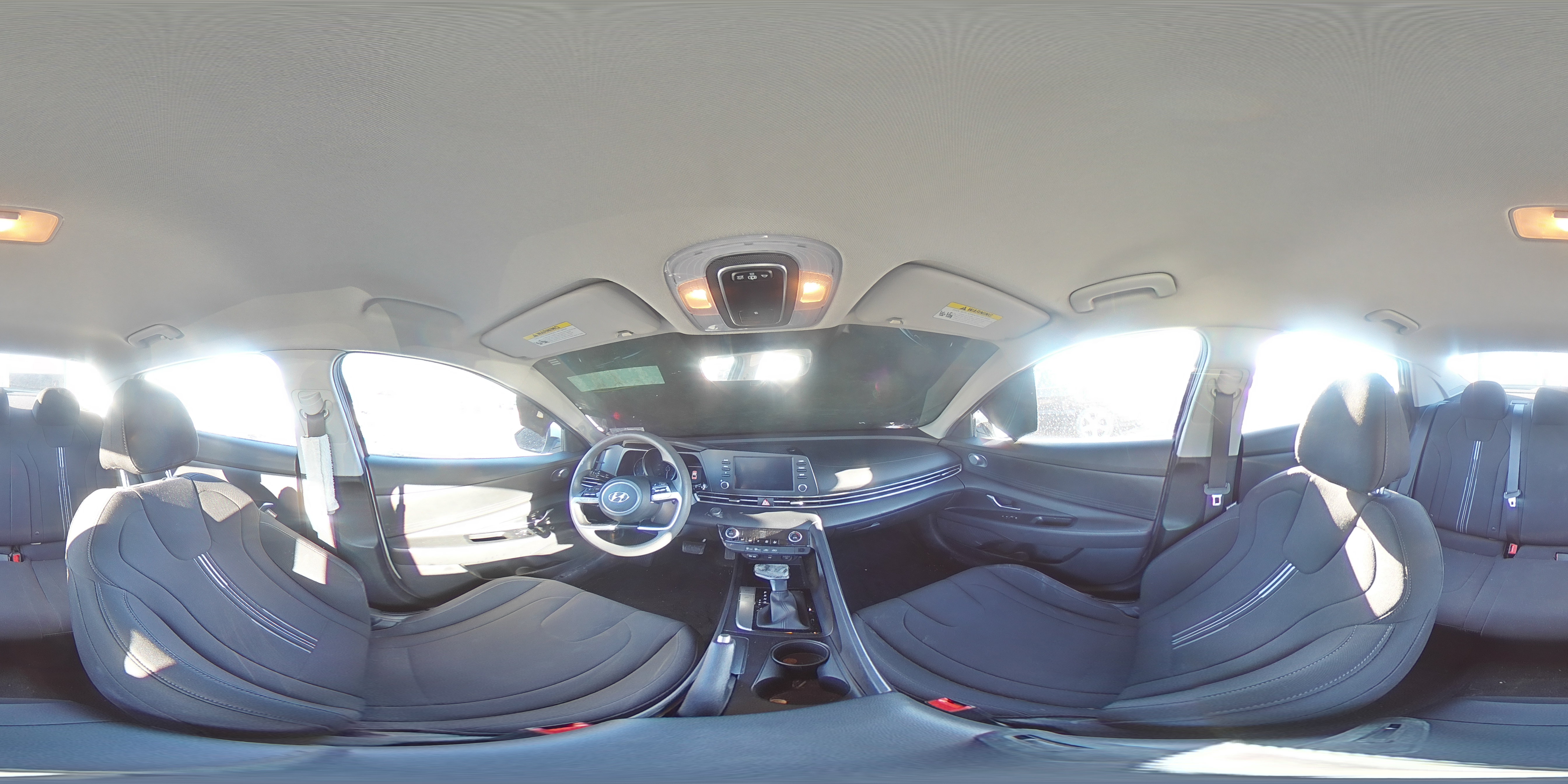 2022 Hyundai Elantra - Image 13