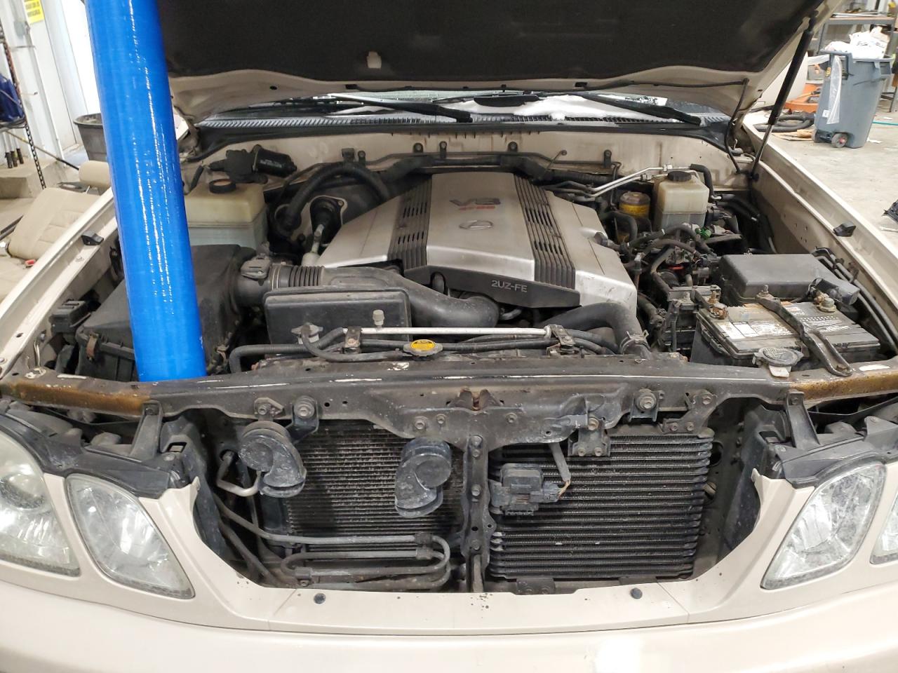 2004 Lexus LX - Image 12