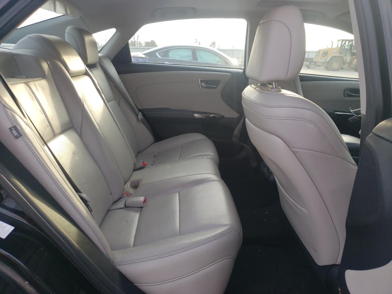 2013 Toyota Avalon - Image 10