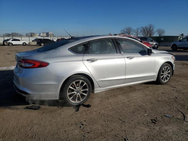 Седани FORD FUSION 2017 Сріблястий
