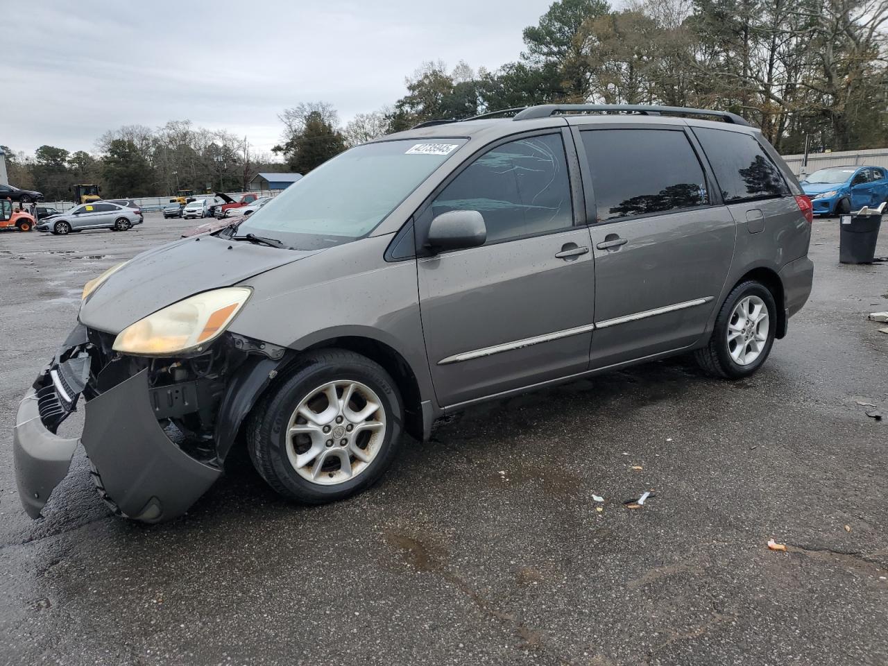 2005 Toyota Sienna - Image 1