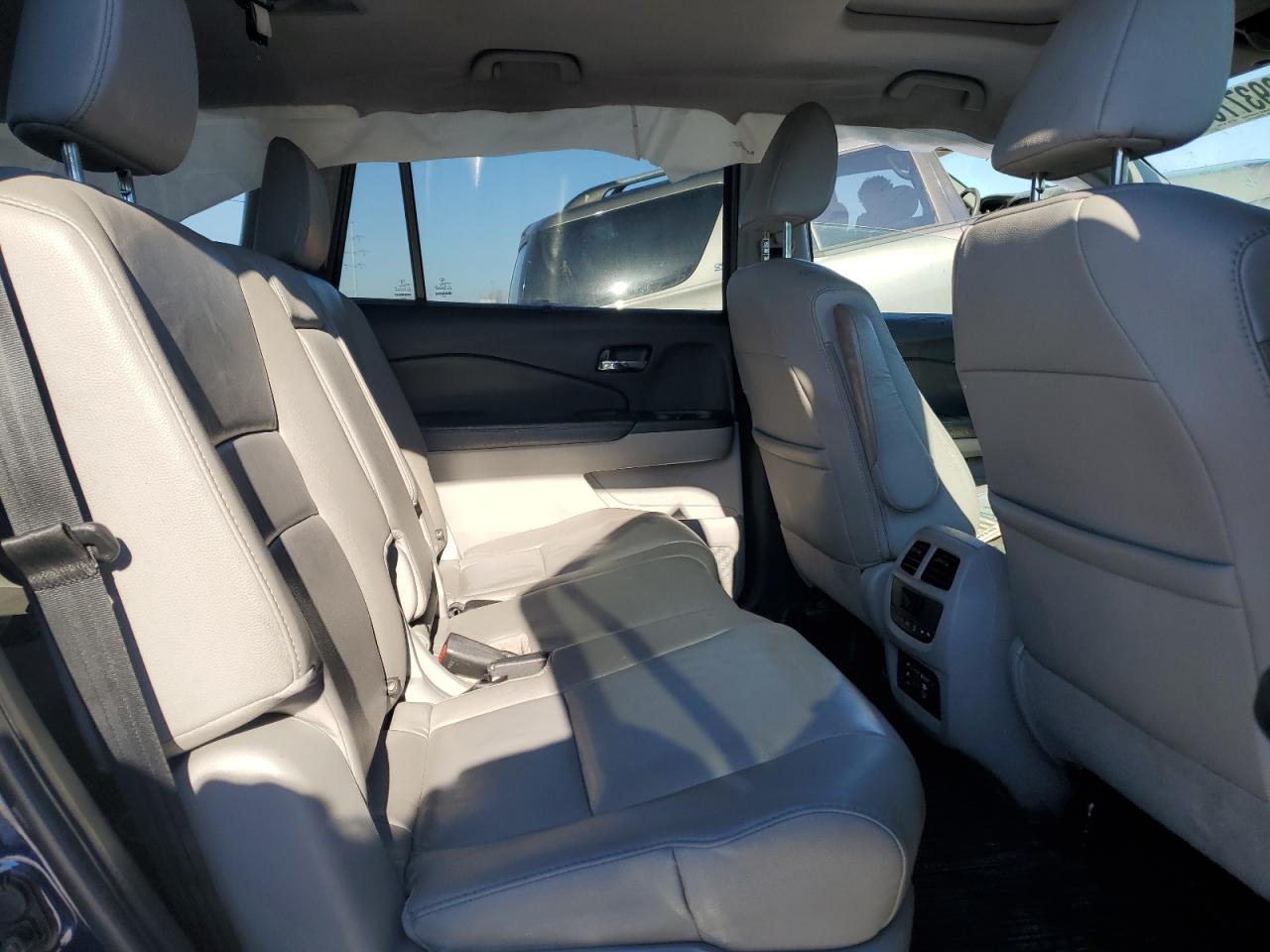 2018 Honda Pilot - Image 11