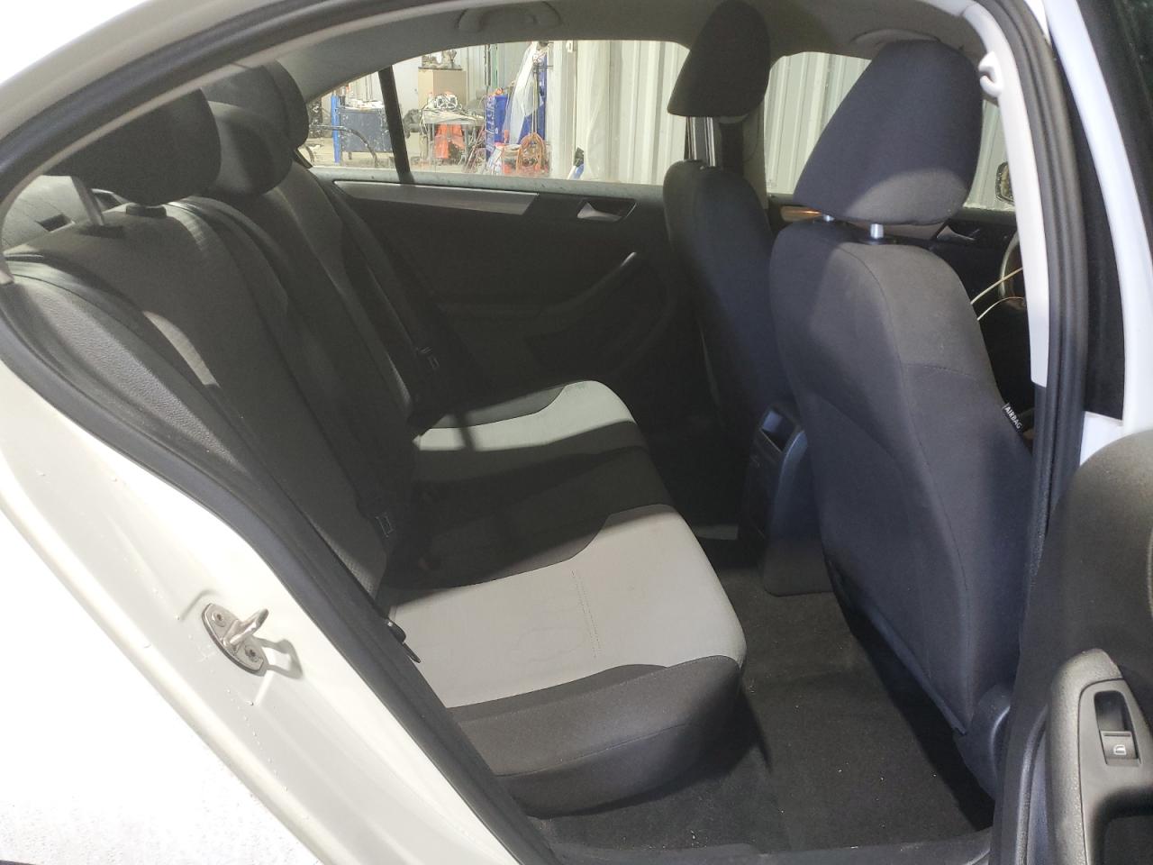 2017 Volkswagen Jetta - Image 10