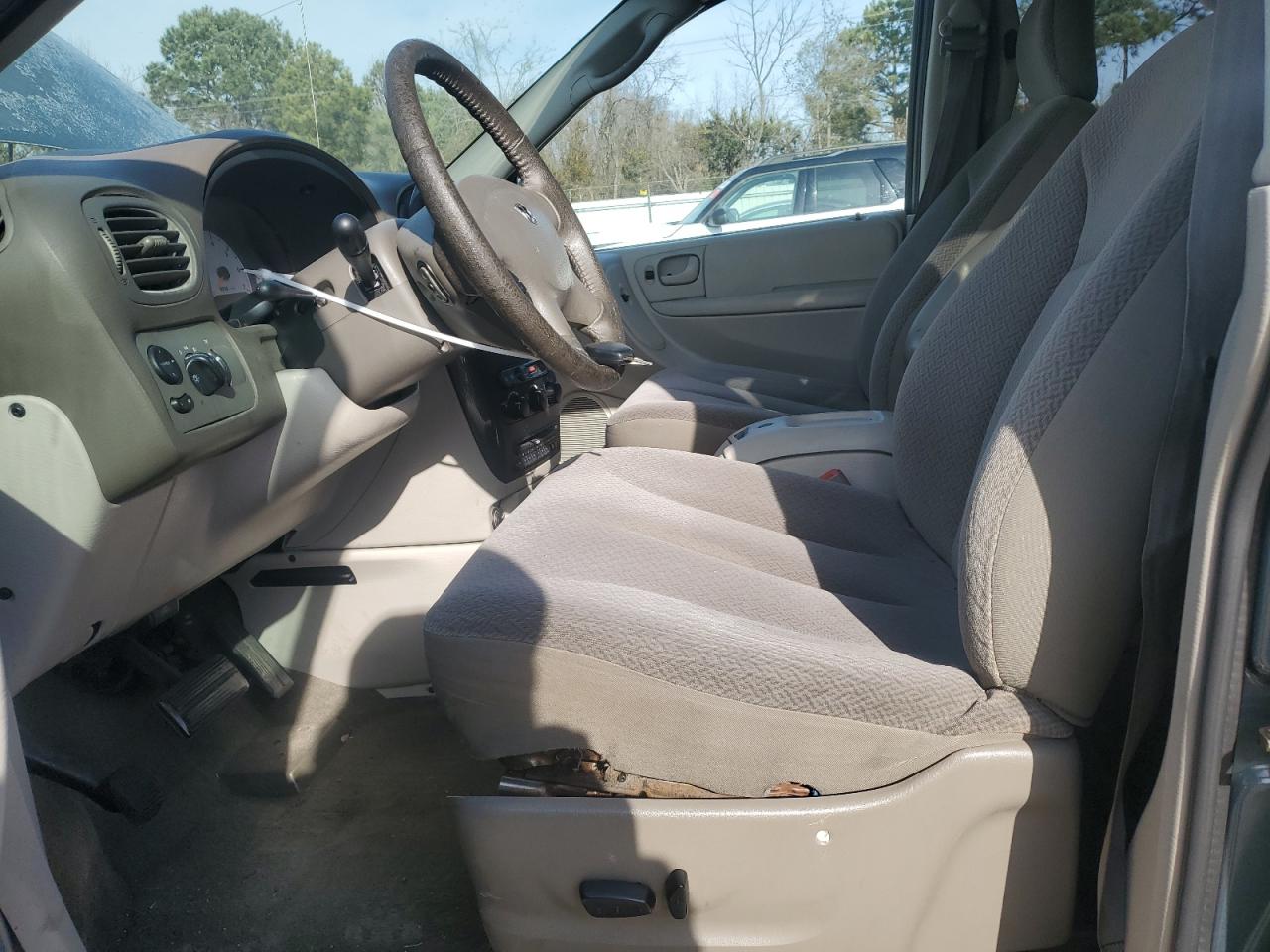 2005 Dodge Caravan - Image 7