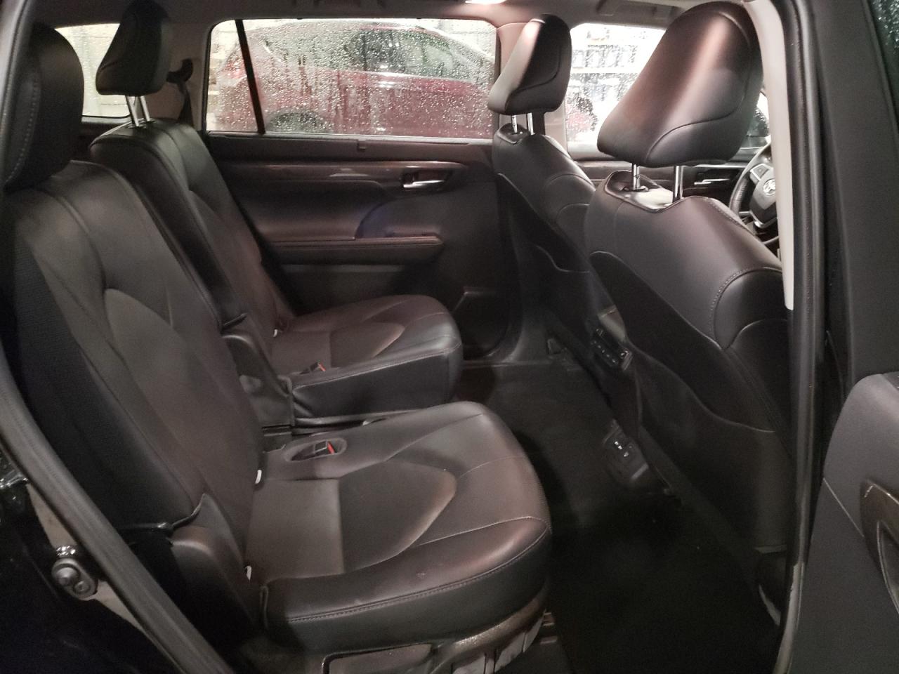 2021 Toyota Highlander - Image 12