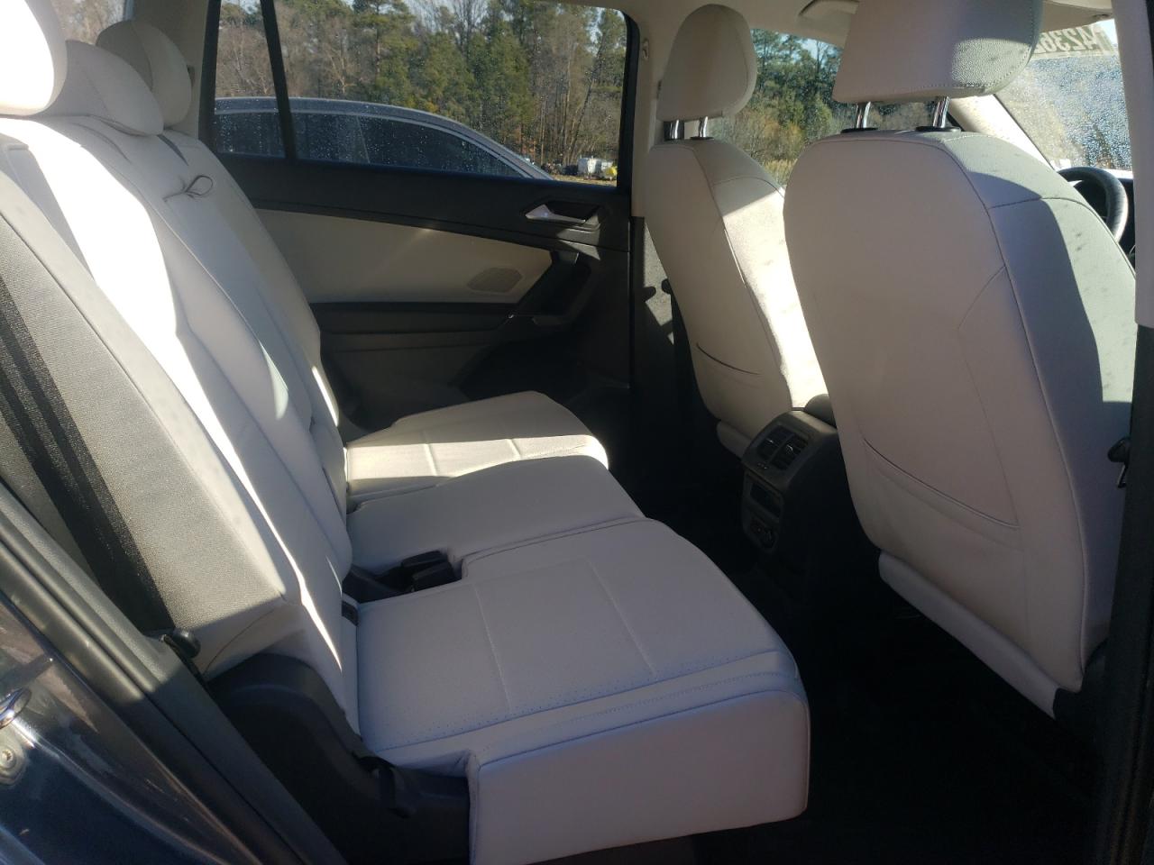 2020 Volkswagen Tiguan - Image 11