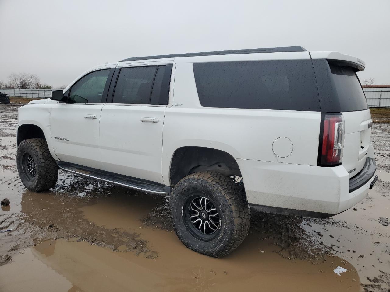 2018 GMC Yukon - Image 2