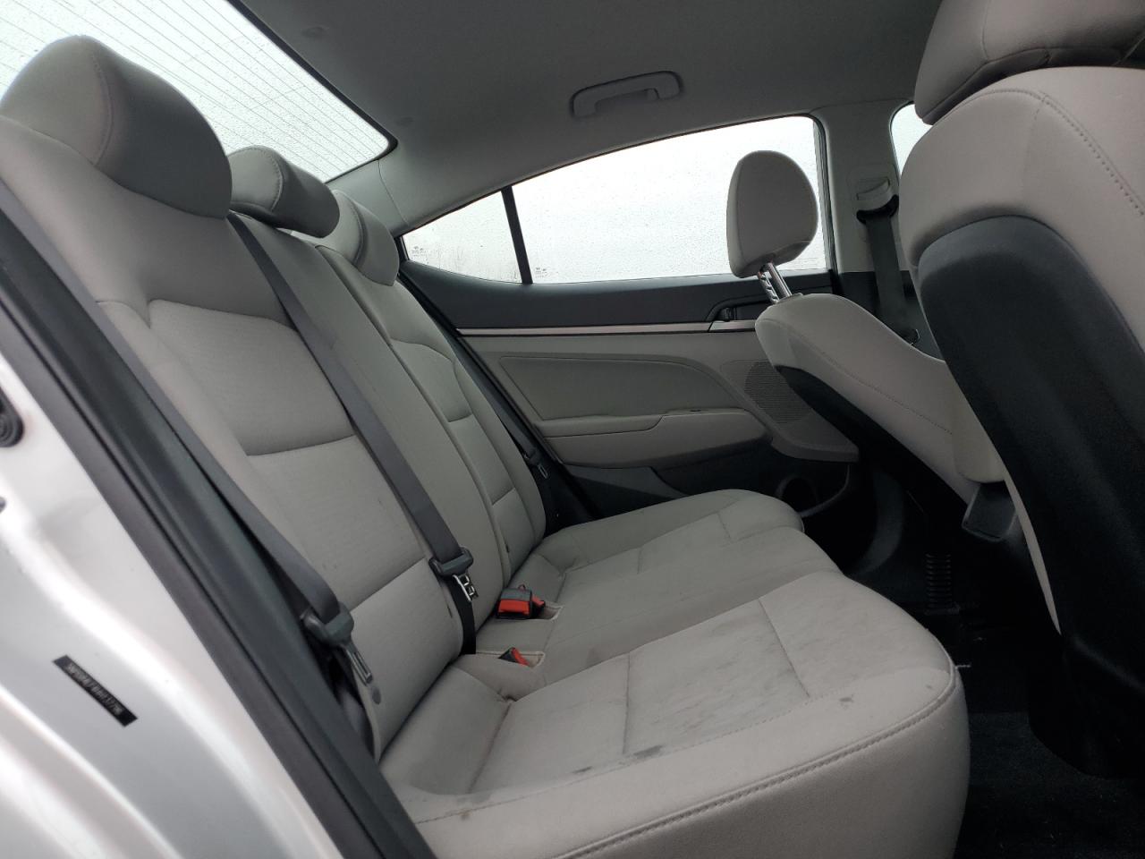 2017 Hyundai Elantra - Image 10