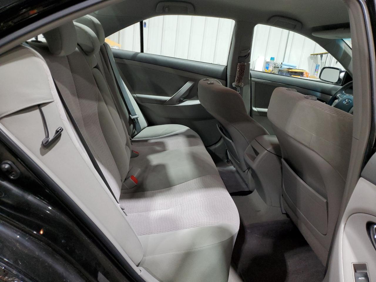 2011 Toyota Camry - Image 10