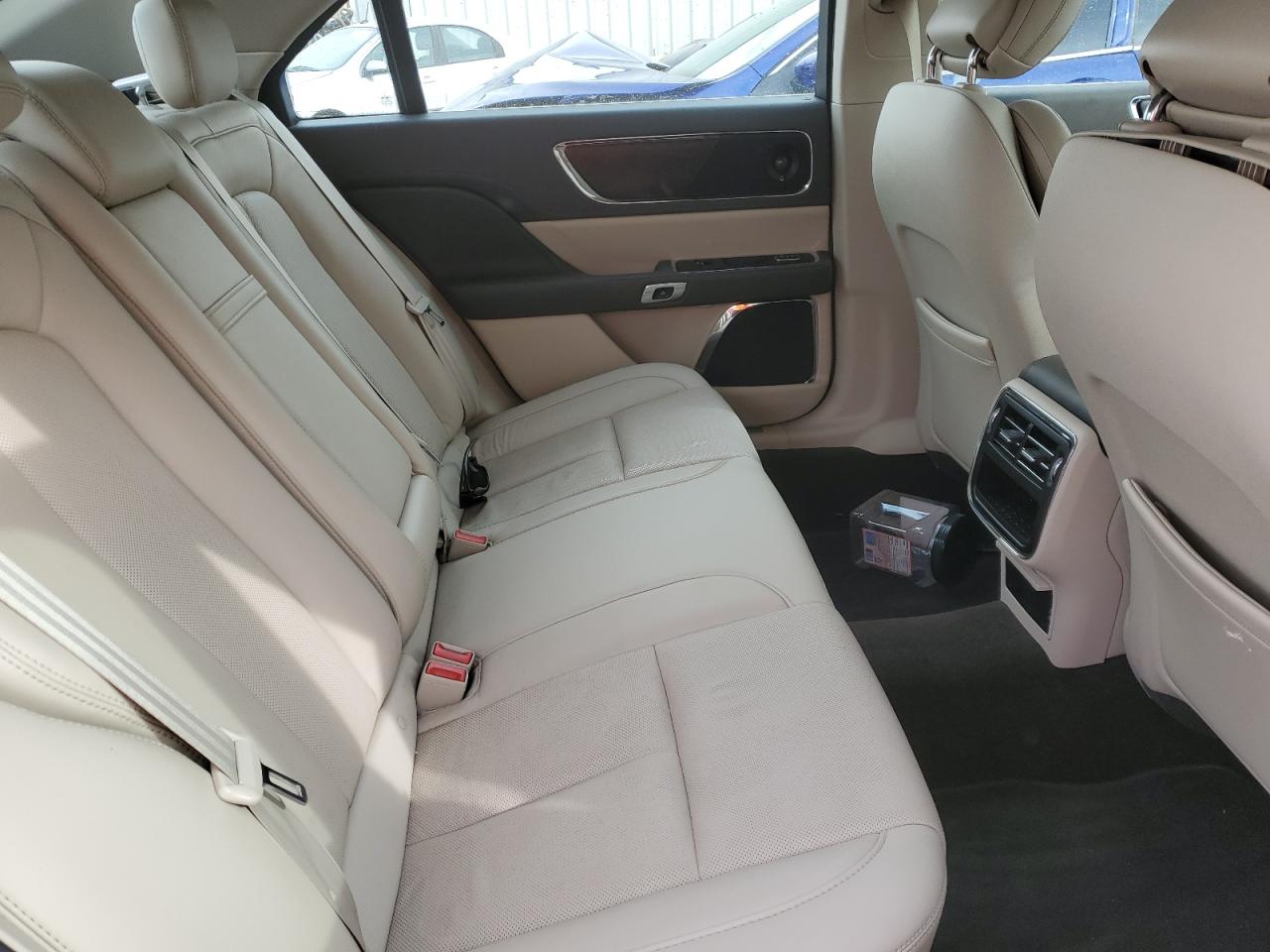 2020 Lincoln Continental - Image 10