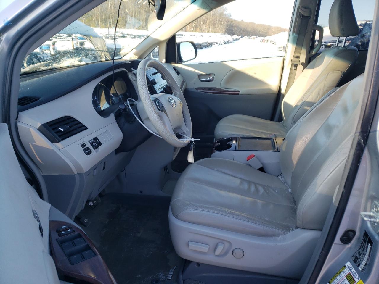 2014 Toyota Sienna - Image 7