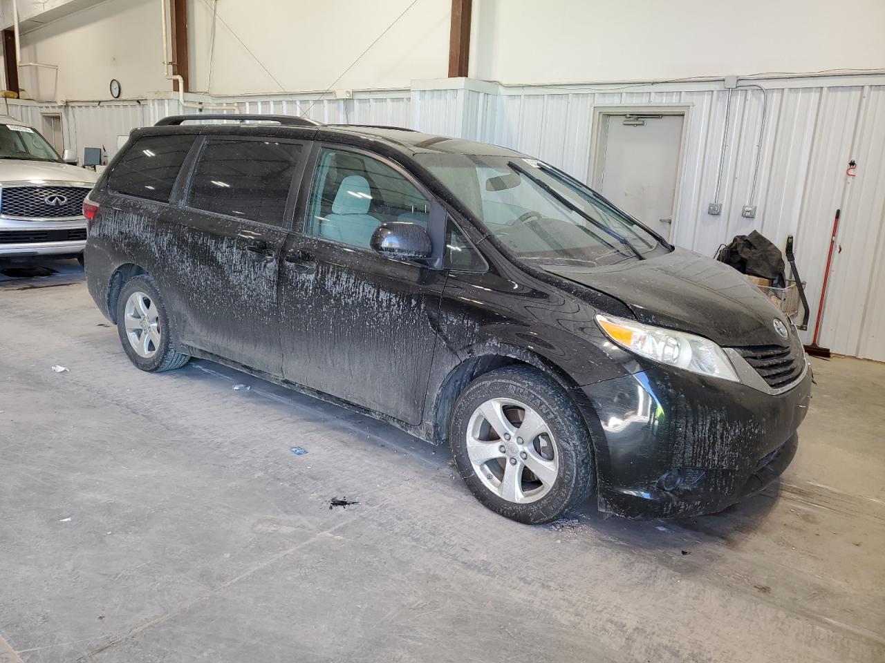 2017 Toyota Sienna - Image 4