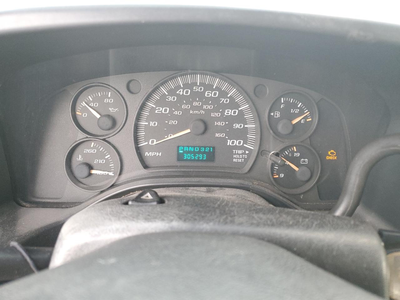 2004 Chevrolet Express - Image 9