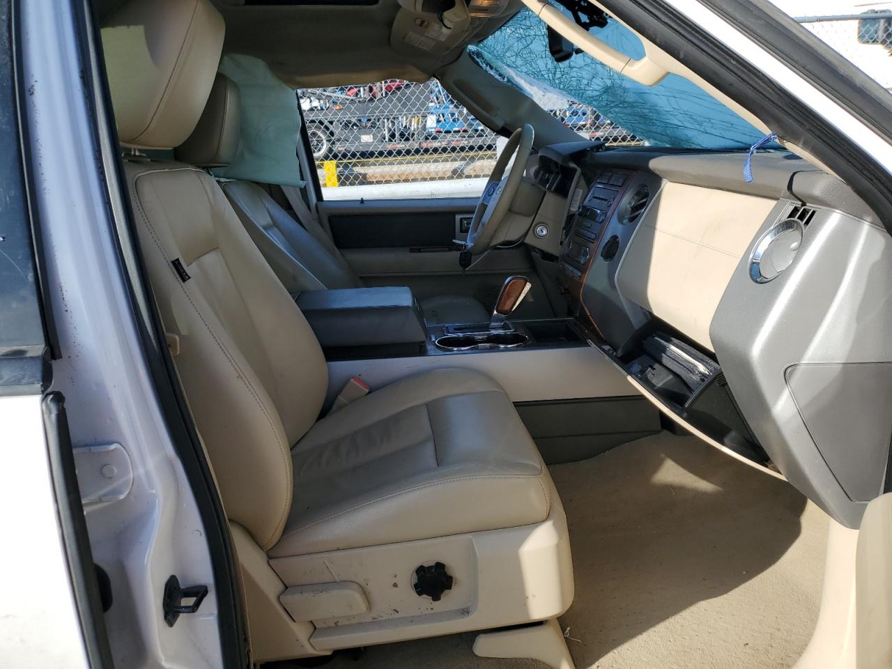 2010 Ford Expedition - Image 7
