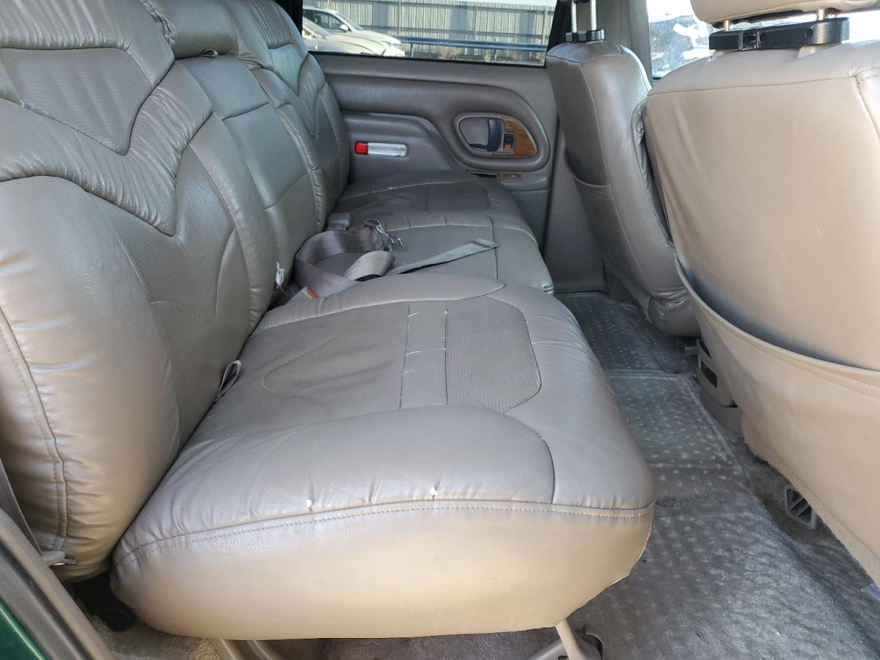 1999 Chevrolet Tahoe - Image 12