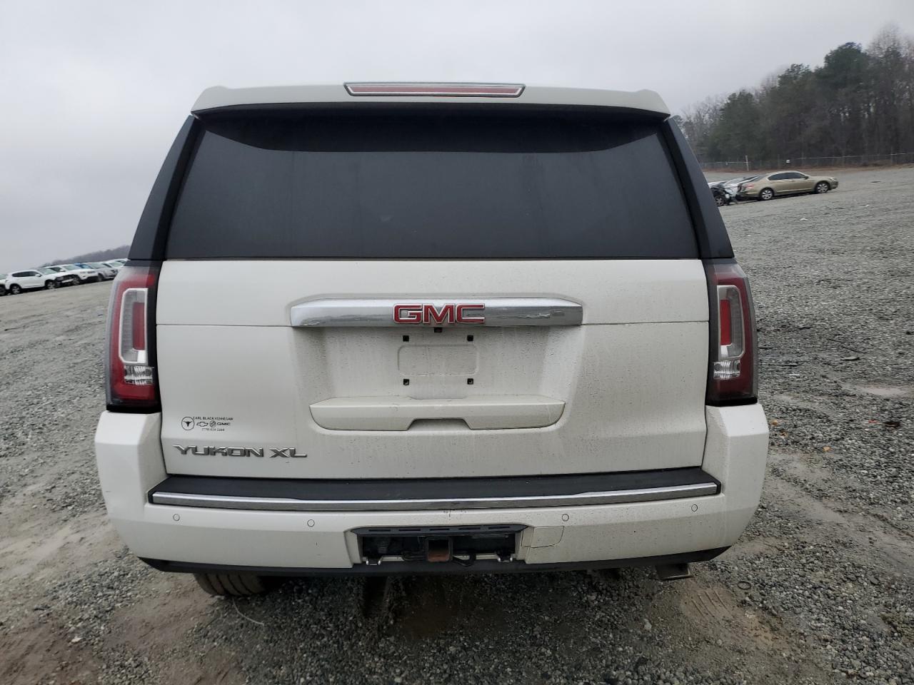 2017 GMC Yukon - Image 6