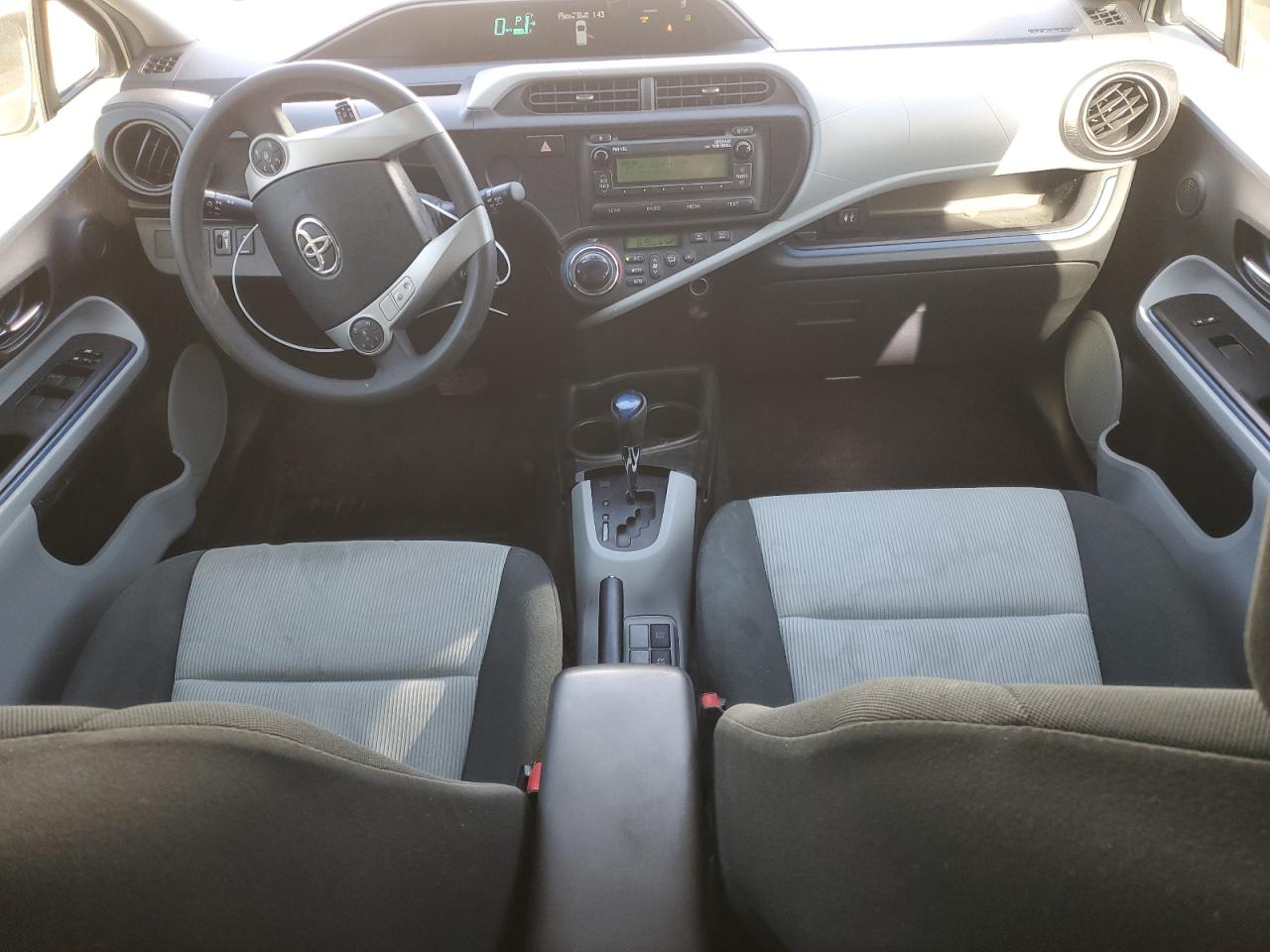 2012 Toyota Prius - Image 8