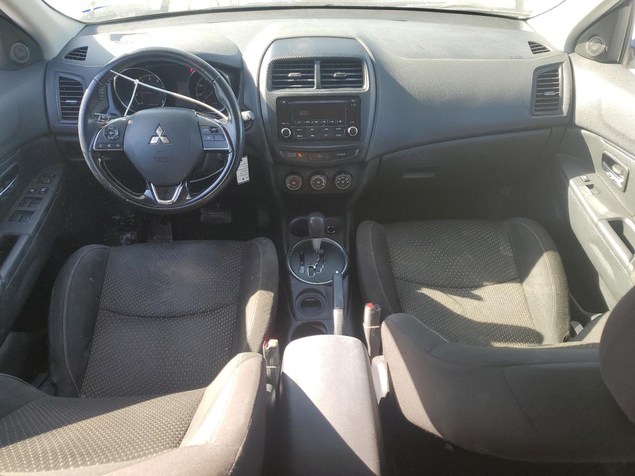 2016 Mitsubishi Outlander - Image 8