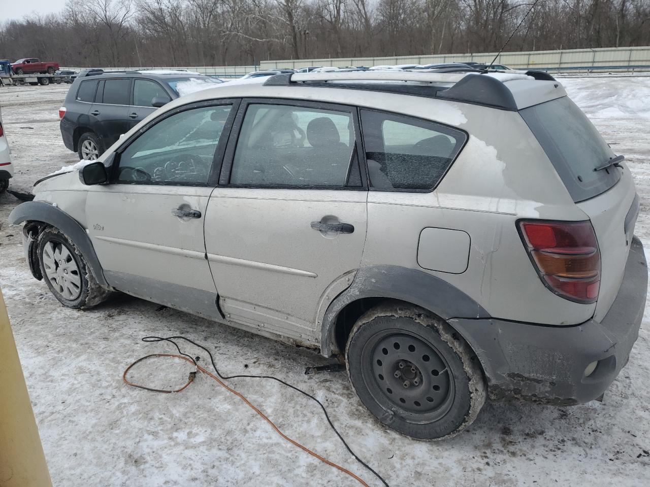 2004 Pontiac Vibe - Image 2