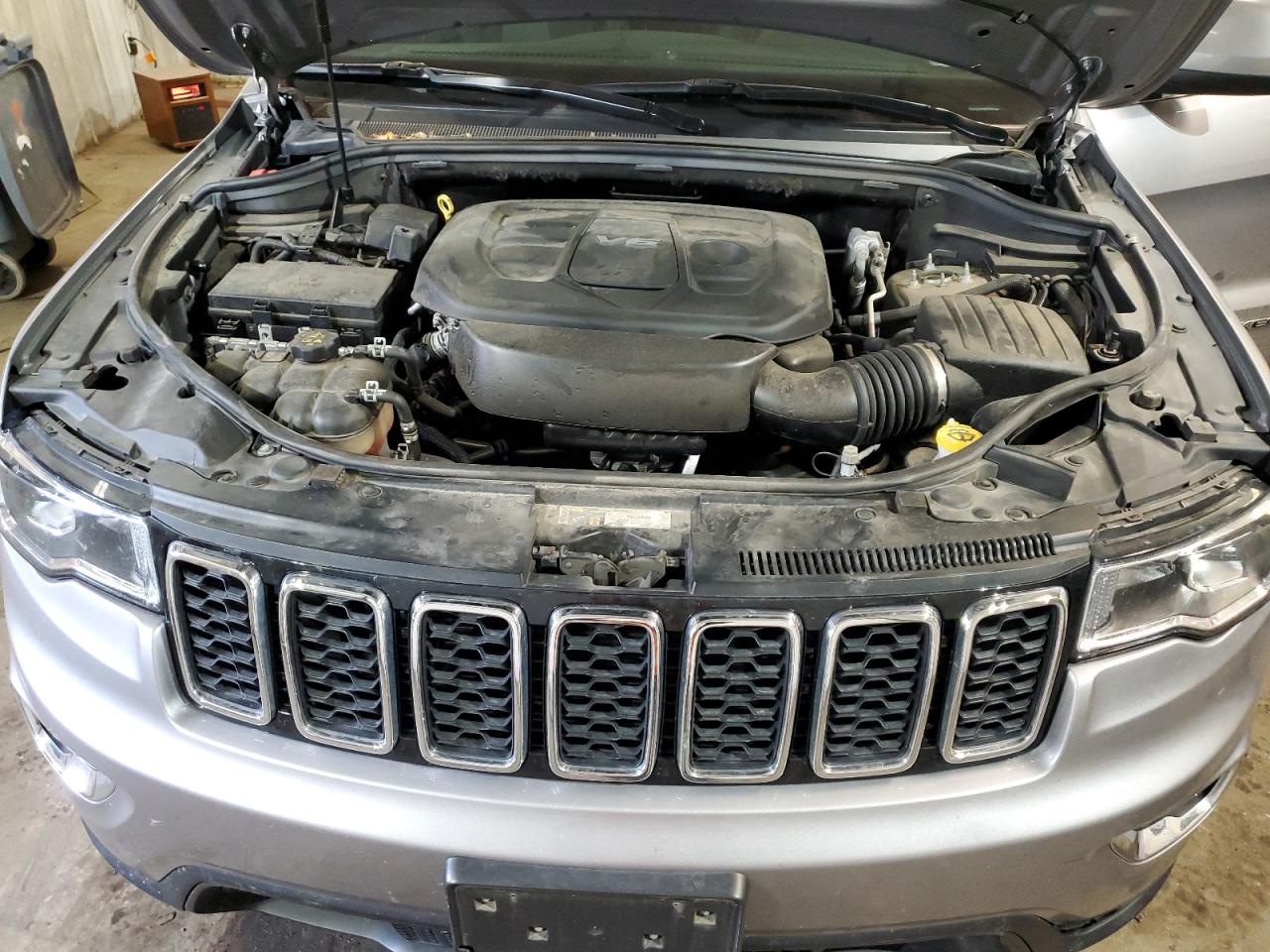 2018 Jeep Grand Cherokee - Image 14