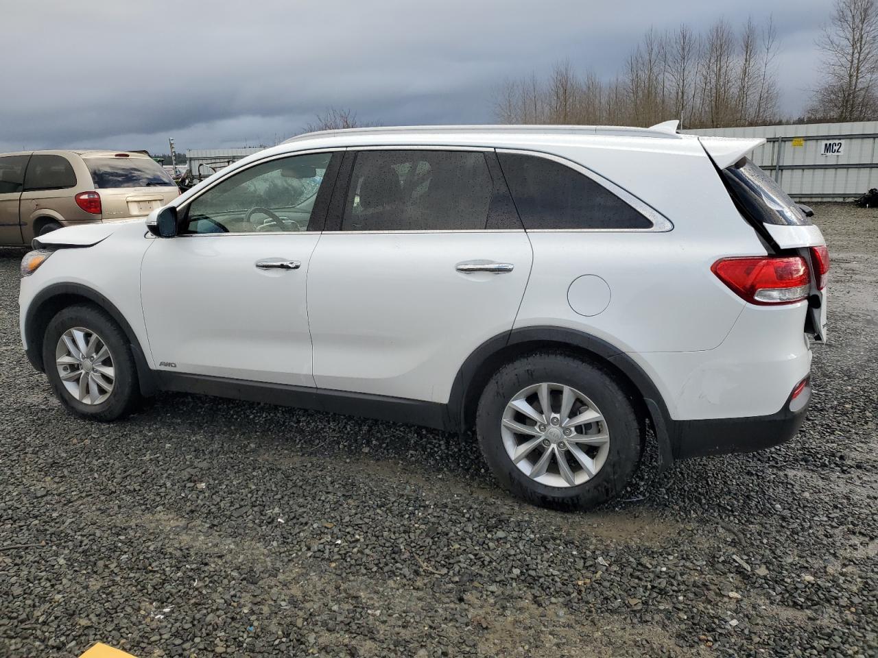 VIN 5XYPGDA39HG332132 2017 KIA SORENTO no.2