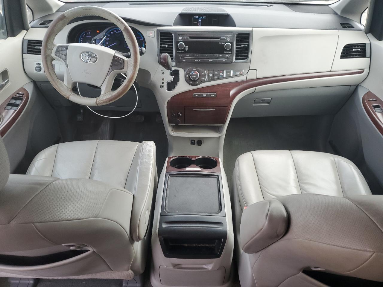 2012 Toyota Sienna - Image 8
