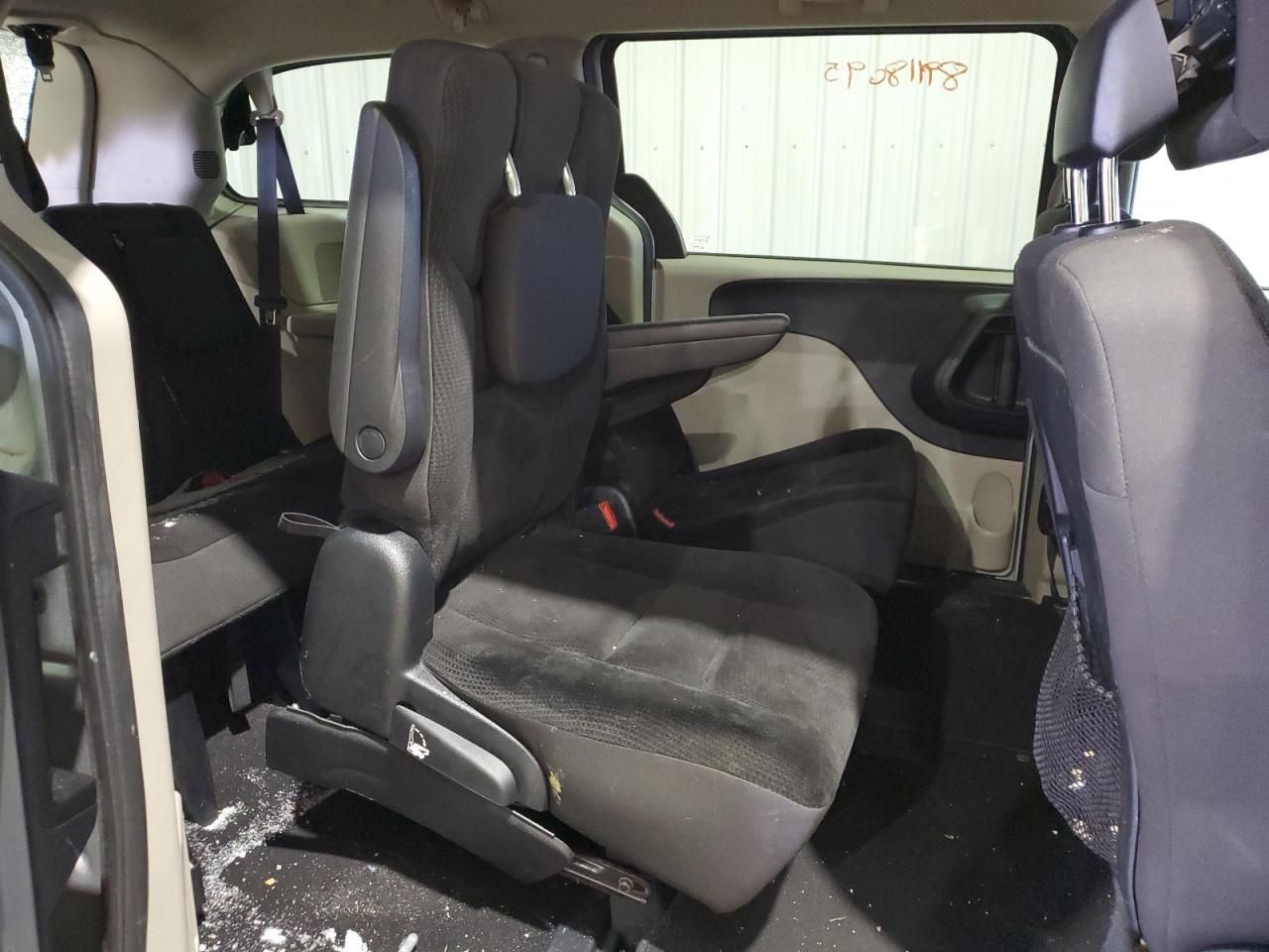 2017 Dodge Caravan - Image 11