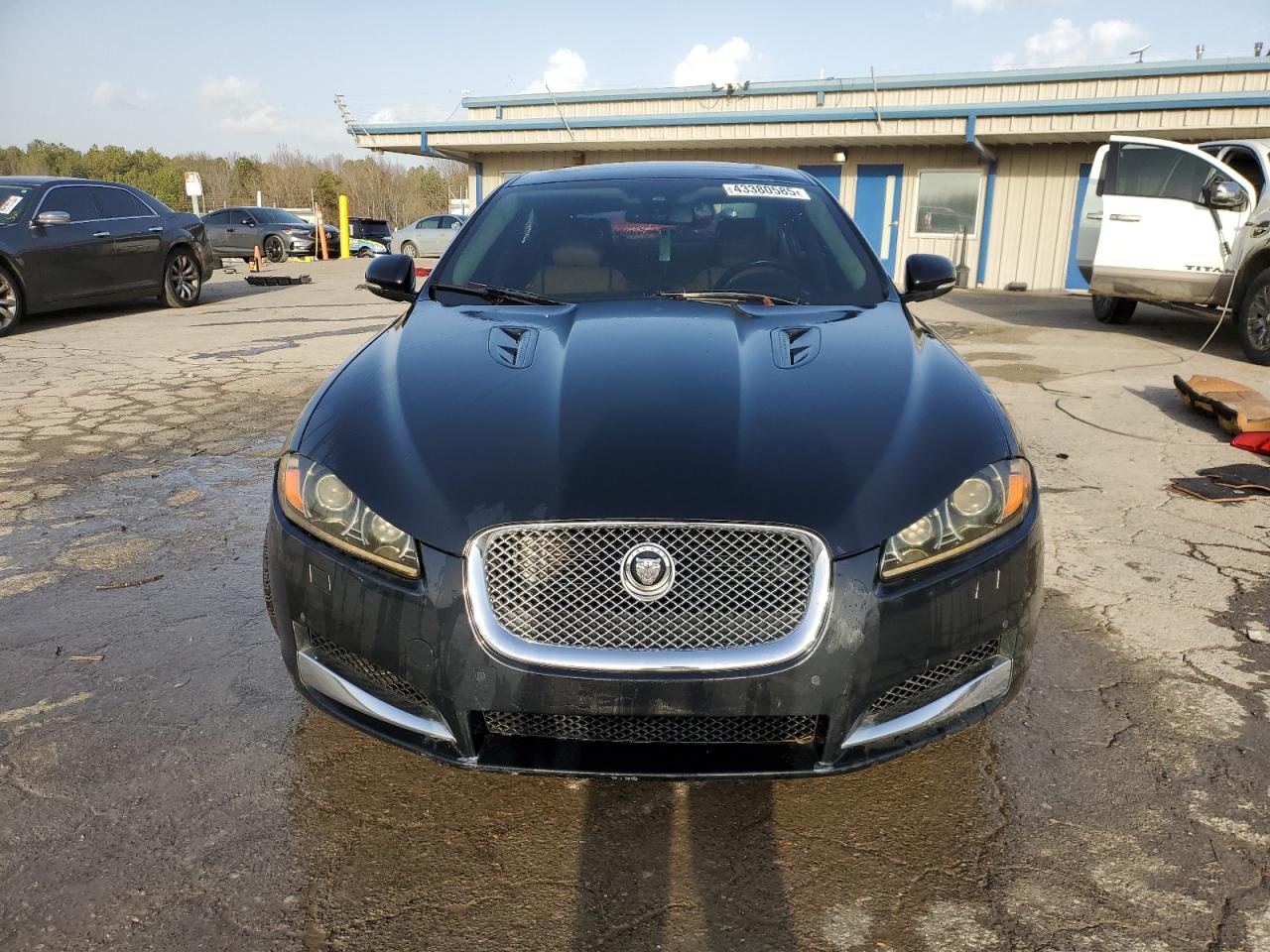 2012 Jaguar XF - Image 5