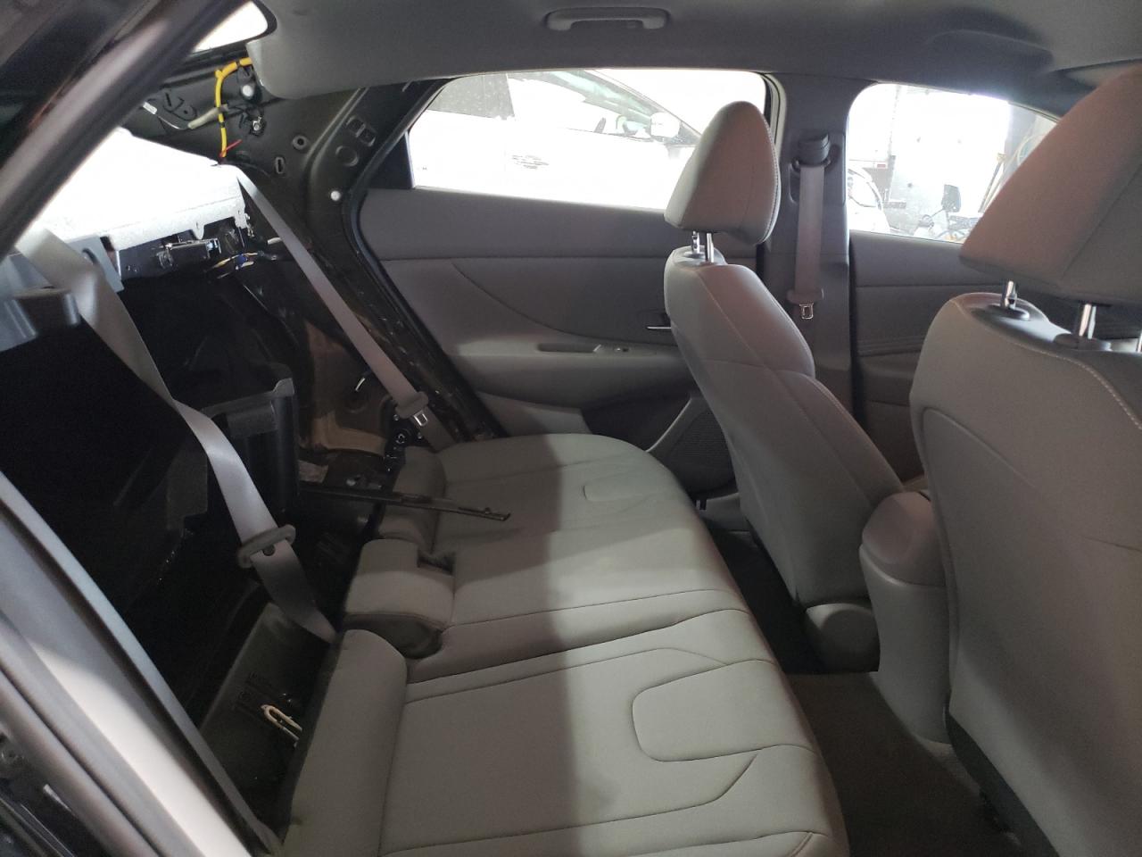 2023 Hyundai Elantra - Image 10