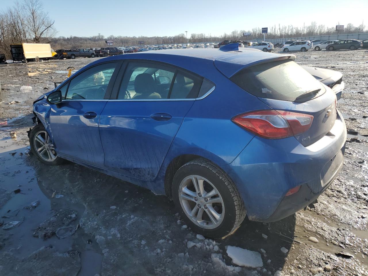 2018 Chevrolet Cruze - Image 2