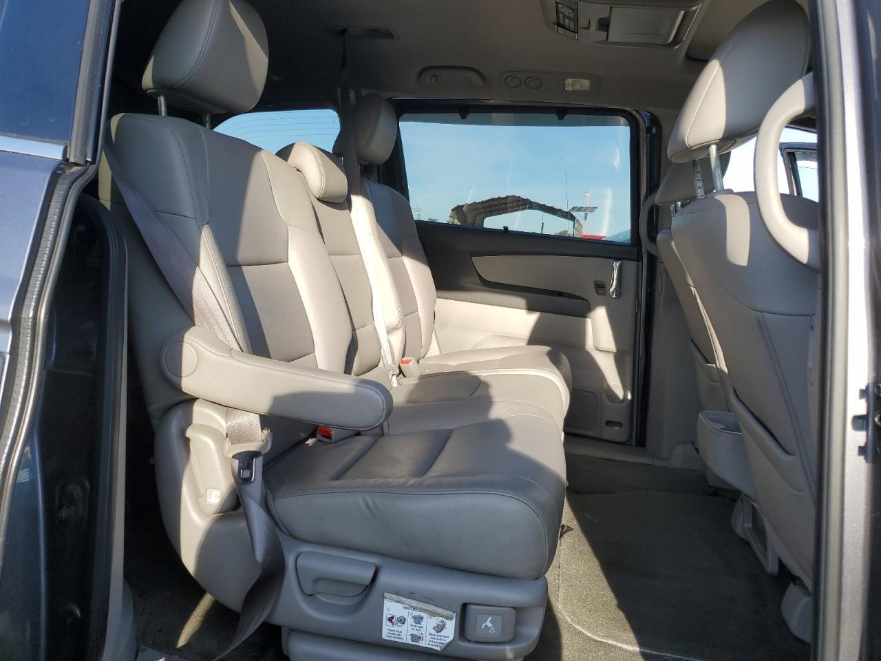 2014 Honda Odyssey - Image 11