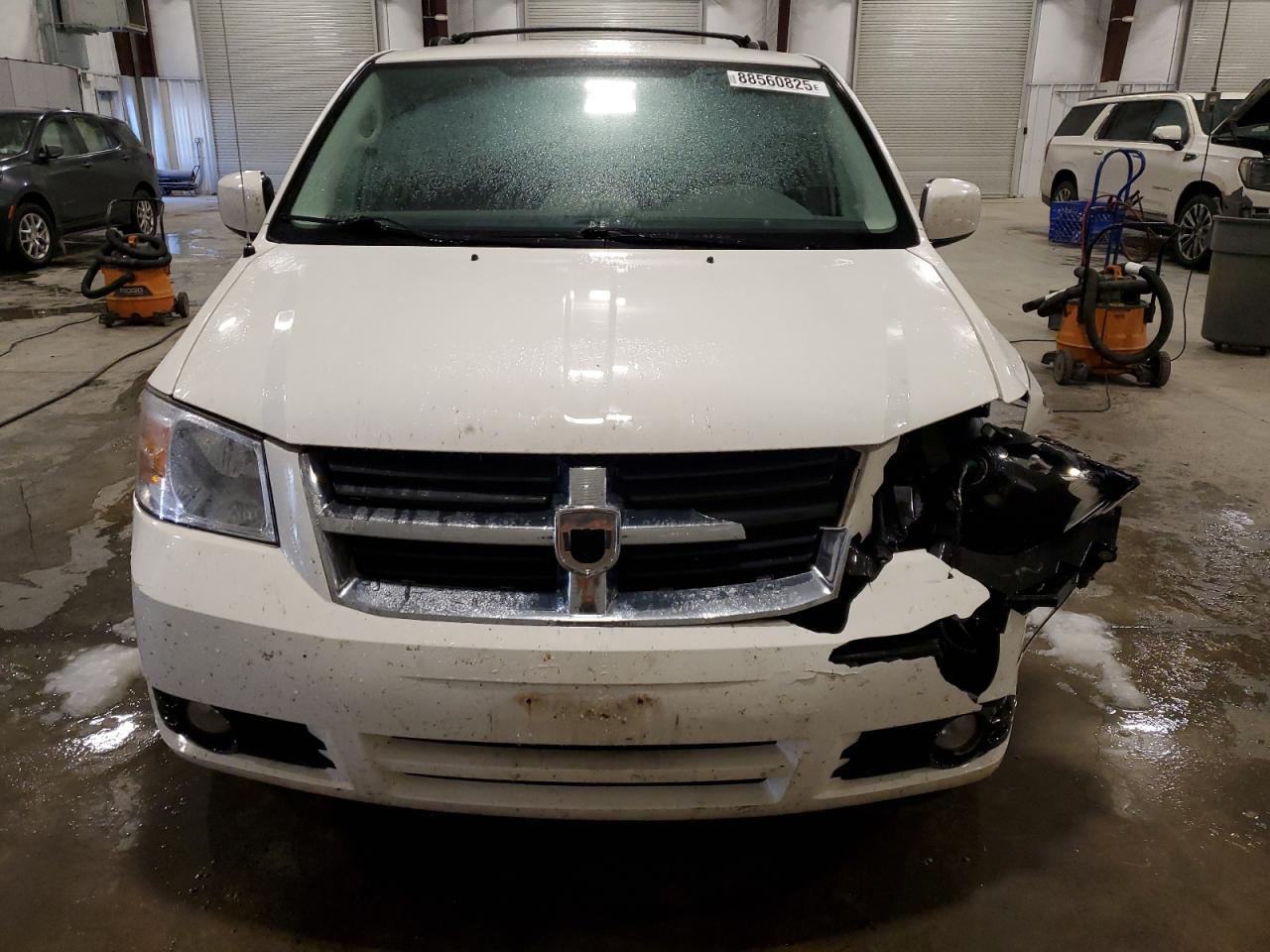2010 Dodge Caravan - Image 5