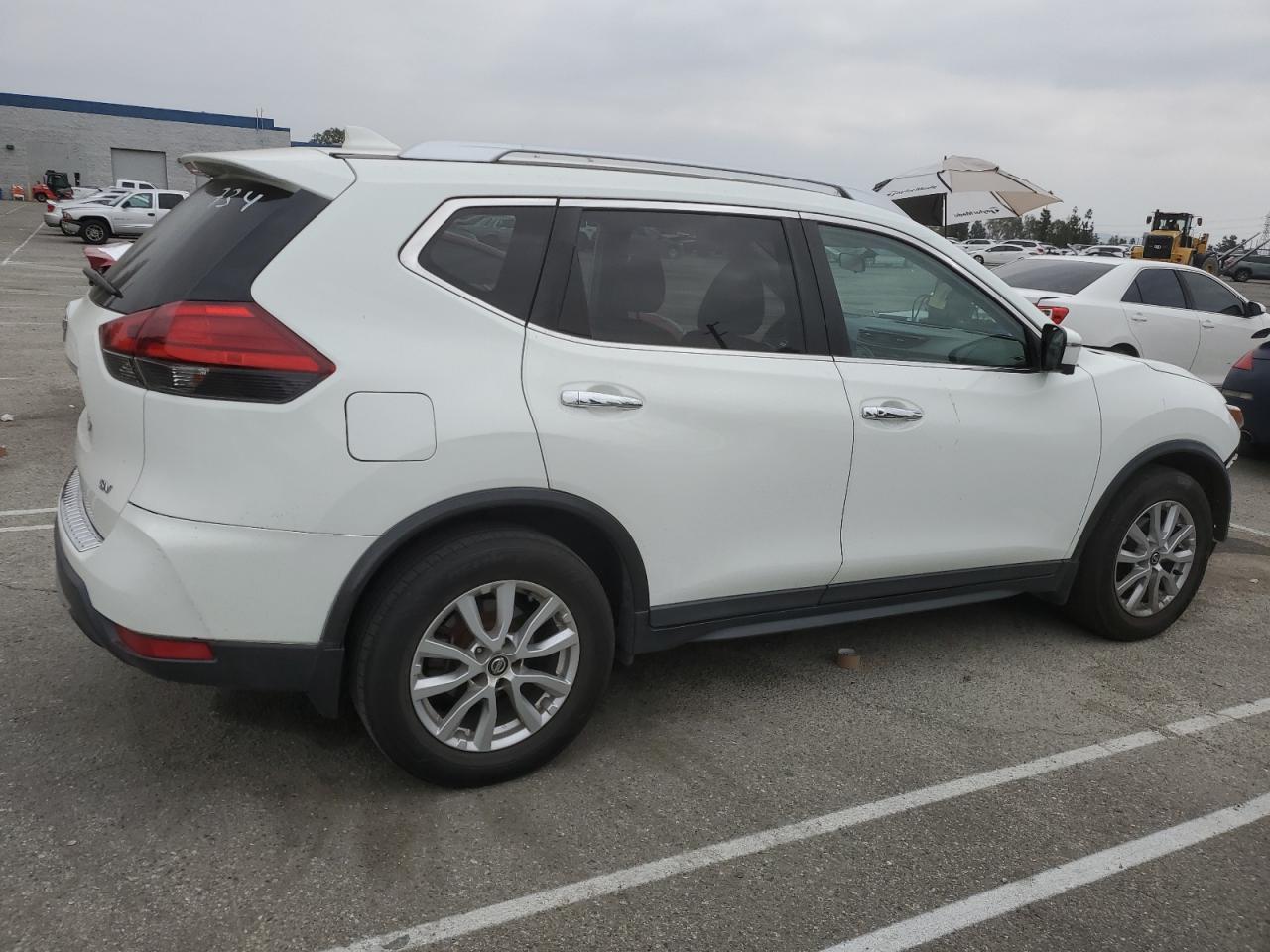 2017 Nissan Rogue - Image 3