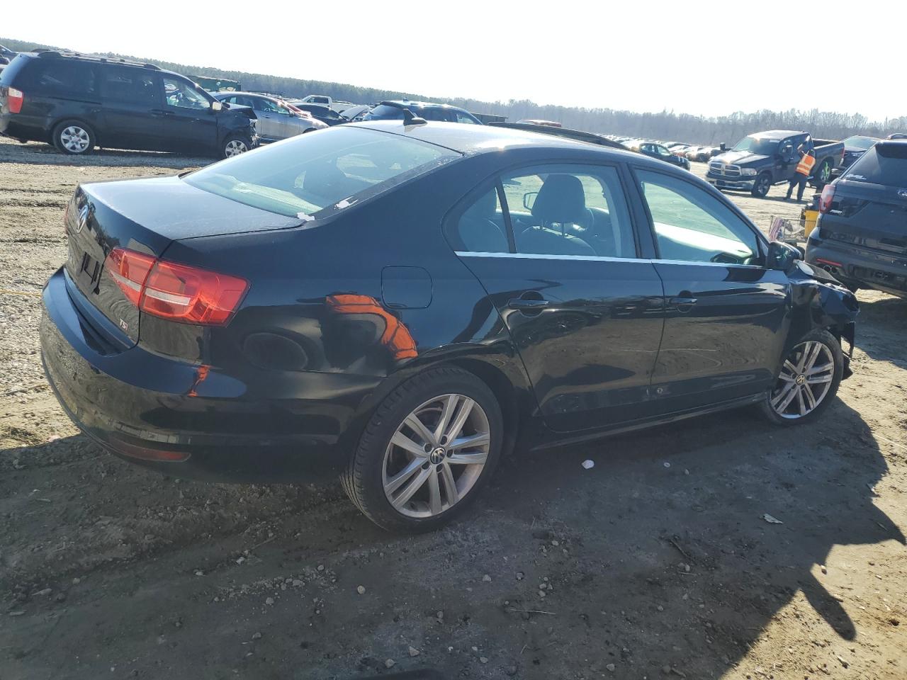 2015 Volkswagen Jetta - Image 3