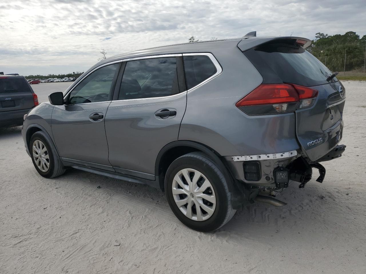 2018 Nissan Rogue - Image 2