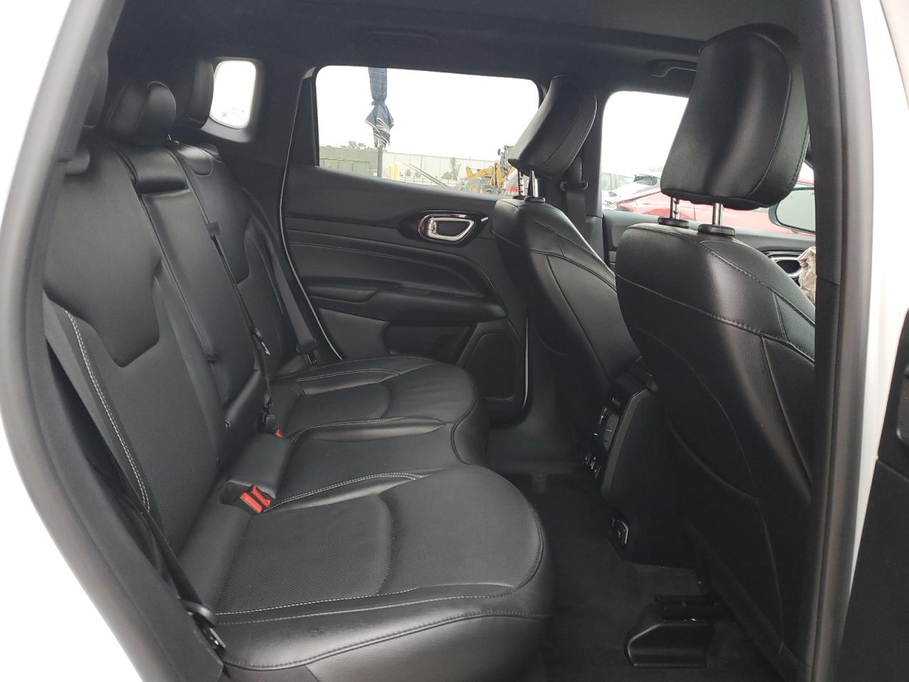 2022 Jeep Compass - Image 11